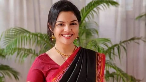 'दिल दोस्ती दुनिया दारी','तुला पाहते रे','आई कुठे काय करते','अग्ग बाई सासू बाई','माझा होशील ना' या लोकप्रिय मालिकांच्या शिर्षकगीते आर्याने गायली आहेत.