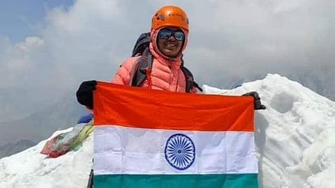 एव्हरेस्टला गवसणी घालणाऱ्या कस्तुरीच्या ‘मिशन' ला ब्रेक