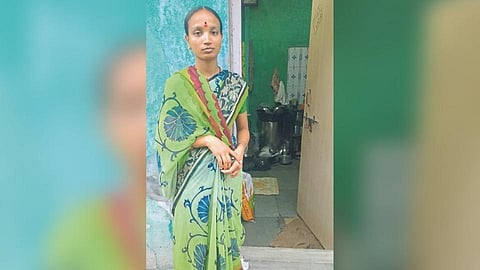 कुटुंब तर सोडा, माझं लहान लेकरूही एकदाच जेवतेय !