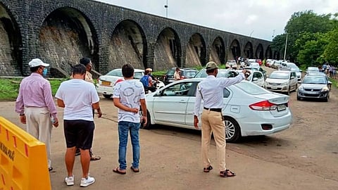 वर्षा विहारासाठी आलेल्या पर्यटकांवर लोणावळ्यात कारवाई!