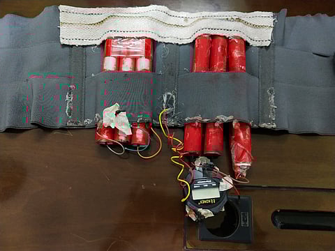 Breaking : वर्धेच्या बँकेत शिरला सुसाईड बॉम्बर! केली पैशांची मागणी