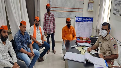 पैठण तालुक्यातुन मराठा संघर्ष मोर्चाला जाणारे मराठा क्रांती ठोक मोर्चाच्या पदाधिकाऱ्यांना पोलिसांनी स्थानबद्ध केले.