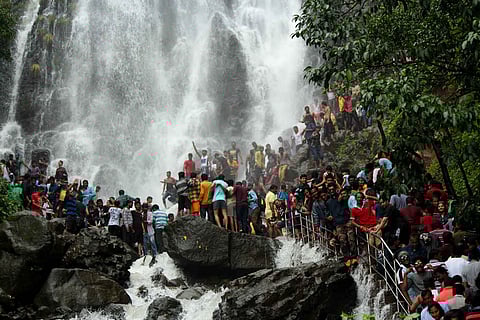 पर्यटकांनो! यंदा ऑनलाईन अनुभवा आंबोलीचं पाऊस पर्यटन