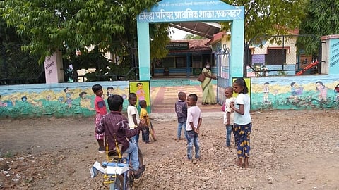 कोरोनामुळे 33 हजार मुले मूळ शाळेला मुकणार