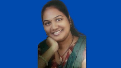 लोकलमध्ये मोबाइल चोराला पकडण्याच्या झटापटीत तिचं आयुष्य संपलं