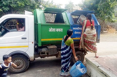 डम्पिंग ग्राऊंड 'फुल्ल', कचरा घंटा गाड्या लागल्या महानगरपालिकेपुढे