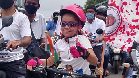 नवी मुंबई आंदोलन: नऊ वर्षाच्या सईने चालवली ३० किमी सायकल