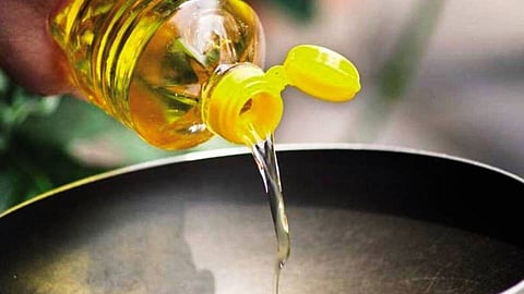 Edible oil fell by Rs 12 internationally and domestically nagpur 