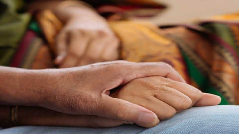 आईचे प्रेमसंबंध उघड करणाऱ्या मुलाची आचाऱ्याने केली हत्या