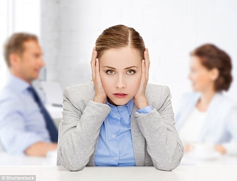 'या' ४ गोष्टी करा अन् टाइमपास करणाऱ्या कलिग्सपासून रहा दूर