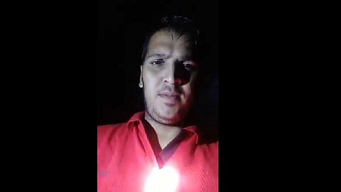 'राज ठाकरेच काहीतरी करु शकतात', महाडच्या महापुरातून जीव वाचवण्यासाठी अक्षयचं Fb Live