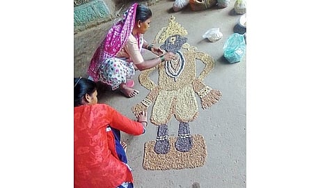 वृद्ध दाम्पत्याने बियाण्यांतून साकारला विठुराया