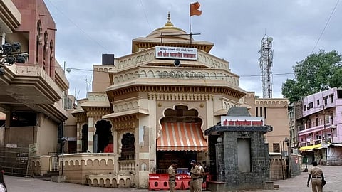 आषाढी वारी 2021: यंदाही विठ्ठल मंदिराचा परिसर सामसूम; पाहा फोटो