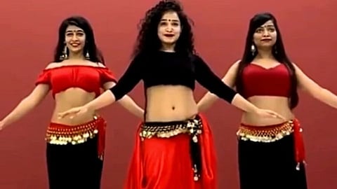 चुनरी चुनरी गाण्यावरचा भन्नाट 'बेले डान्स' पाहिलायं?; एकदा पाहाच!