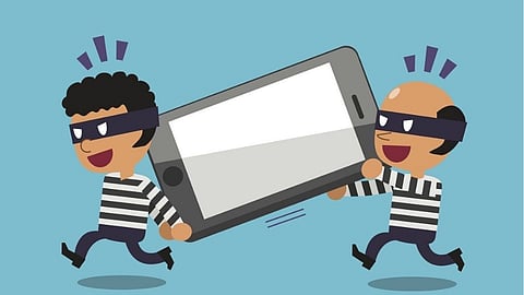 चित्रपटातील हिरो खऱ्या आयुष्यात खलनायक! मोबाईल चोरीत अडकला