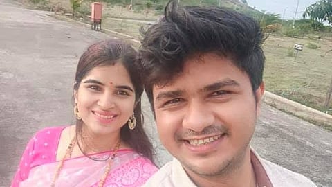 डॉक्टर दिनादिवशी पुण्यात नवविवाहित डॉक्टर दाम्पत्याची आत्महत्या