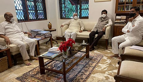 काँग्रेसचे बडी नेतेमंडळी पवारांच्या भेटीला; राजकीय चर्चांना उधाण