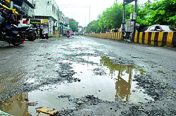 Jalgaon Pits in road