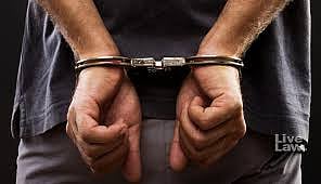 पोलिसांनी ठोकल्या बेड्या