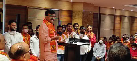 55 आमदारांमध्ये मुख्यमंत्री बनू शकतो, तर 50 नगरसेवकांत महापौर का नाही? - राऊत