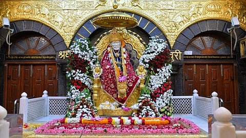 Shirdi News : साईसंस्थानमधील ५९८ कंत्राटी कर्मचाऱ्यांना मिळाला न्याय; ४० टक्के मिळाली वेतनवाढ