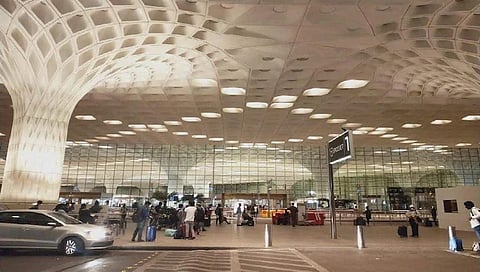 अदानी ग्रुपने मुंबईतील मुख्यालय अहमदाबादला केलं स्थलांतरित