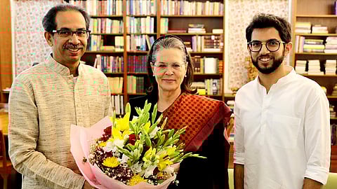 "ठाकरेंचे पवारांप्रमाणेच सोनिया गांधींशीही जिव्हाळ्याचे संबंध"