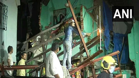 अंधेरीत कोसळली चार मजली इमारत