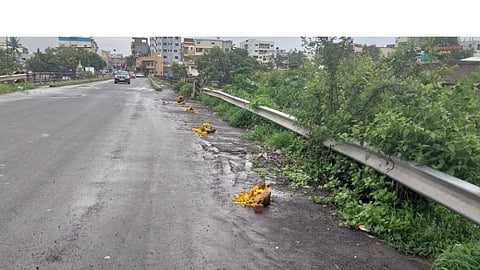 देव आला धावून, कचरा गेला वाहून