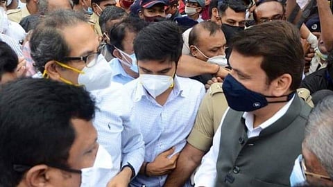 Photo: CM उद्धव ठाकरे आणि देवेंद्र फडणवीस कोल्हापुरात आमनेसामने