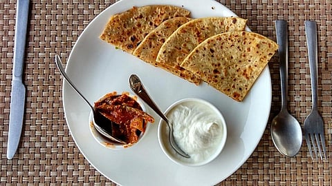 ब्रेकफास्टसाठी बनवा झटपट टेस्टी दही पराठा