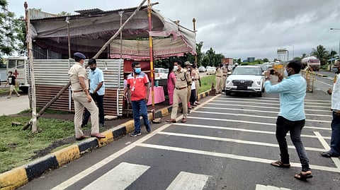 कर्नाटकची बस महाराष्ट्रात परत पाठवली; कोगनोळी नाक्यावर कारवाई