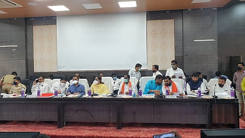 निधी वेळेत खर्च करा, वर्षा गायकवाड यांची प्रशासनाला सूचना