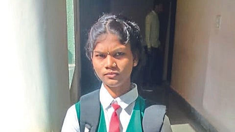 उजळले भाग्य! बंदूक सोडली, पुस्तकं वाचली, झाली मॅट्रिक पास