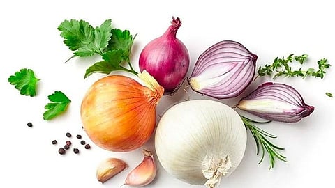 Food Tips : घरच्या घरी तयार करा कांद्याची मसालेदार भाजी