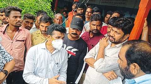 साहेबऽऽ दोन दिवसांपासून पोटात अन्नाचा कण नाही