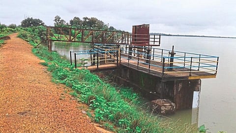 33 वर्षांपासून झुलताच ‘आसोला मेंढा’चा पाळणा