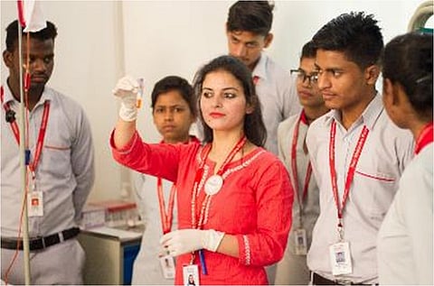 हेल्थकेअरमध्ये करिअरची संधी; टेक महिंद्रा फाउंडेशनचे सर्टिफिकेट कोर्स आणि डिप्लोमा