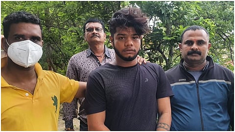 किरकटवाडी : विविध प्रकारचे गंभीर गुन्हे दाखल असलेला गुंड सोन्या धोत्रेला अटक.