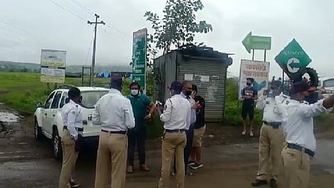 crowd-of-tourists-in-igatpuri