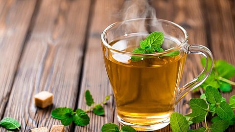 शरीर थंड राहण्यासाठी पुदीना चहाचा आस्वाद घ्या