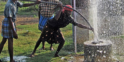 जि.प.ने रचला इतिहास : जिल्ह्यात यंदा एकही बोअरवेल नाही