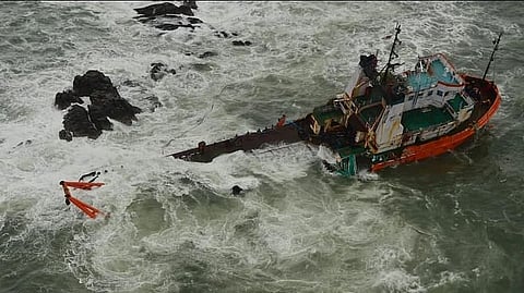 P 305 बार्ज बुडाल्याप्रकरणी पहिली कारवाई, तिघांना अटक