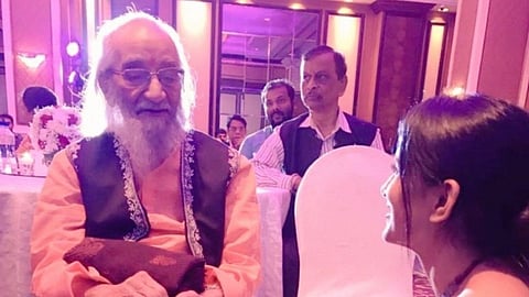 Blog: पुरोगामी 'सर्जेरावां'ना वजाबाक्यांची बाई खुपच घाई...