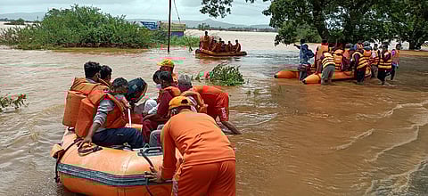 महापुरामुळे 4000 कोटीं रुपयांचं नुकसान, 209 जणांनी गमावला जीव