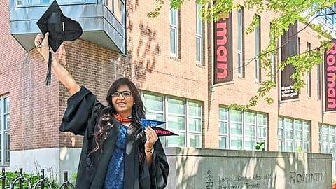 सोलापूरच्या 'पद्म'कन्येला विदेशात एक कोटीच्या नोकरीची ऑफर !