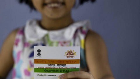 मुलांचे आधार कार्ड दोनदा करा अपडेट, अन्यथा...