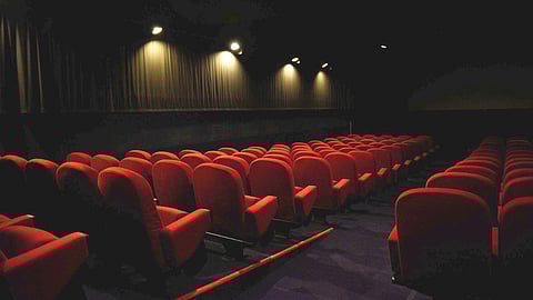 थिएटर सुरु करण्यावर आठवडाभरात निर्णय