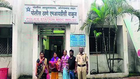 वाळूज (जि.औरंगाबाद) : अपहरण झालेल्या तीन महिन्याच्या बाळासह त्याची आई व नातेवाईक.