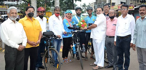 राष्ट्रीय एकात्मतेसाठी युवकांचा केरळ ते काश्मीर सायकल प्रवास